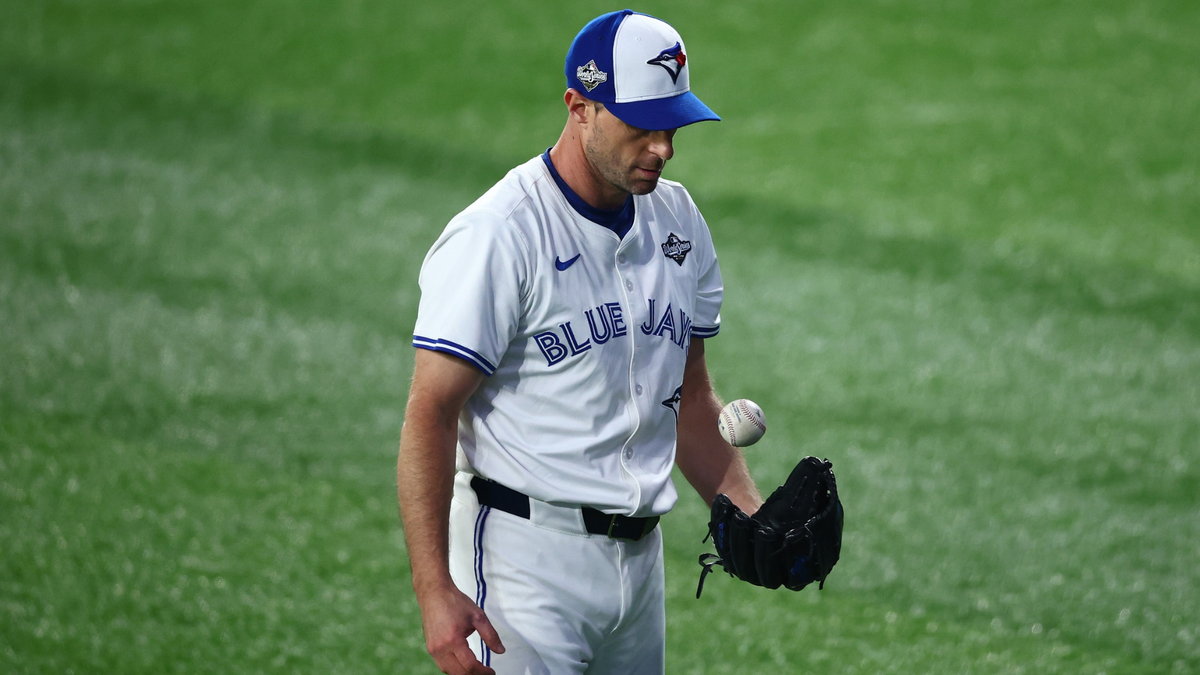 Max Scherzer re-signs with the Toronto Blue Jays on a one-year, incentive-heavy contract after helping lead the team to the World Series, giving Toronto veteran depth and postseason edge.
